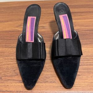 Susan Bennis Warren Edwards Black Velvet Mule with Bow on Front. Size 7.